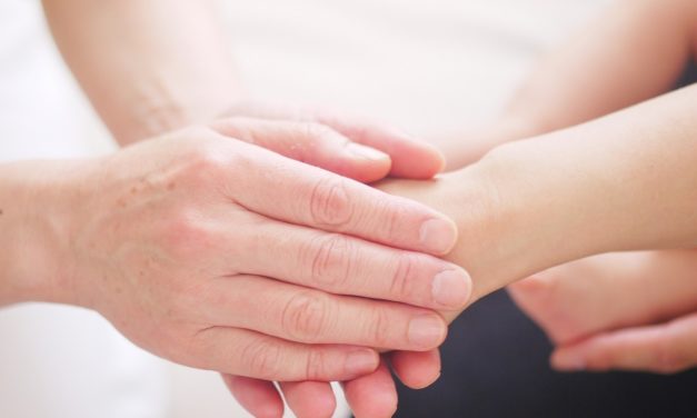 Bàn tay chữa lành – tư tưởng, cảm xúc và bệnh tật